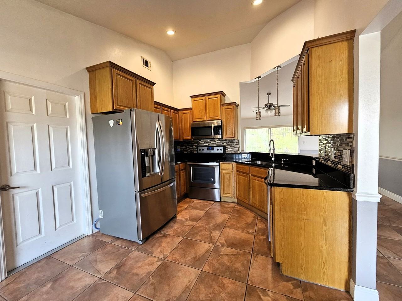 602 Brooke Ct - Photo 4 of 16