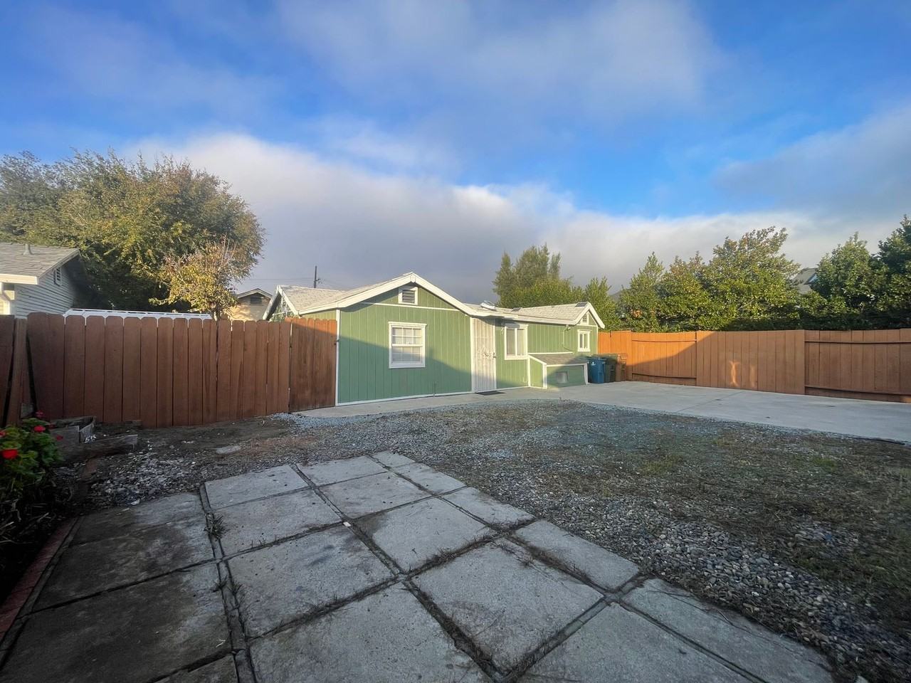 616 1/2 W 16th St - Photo 2 of 14