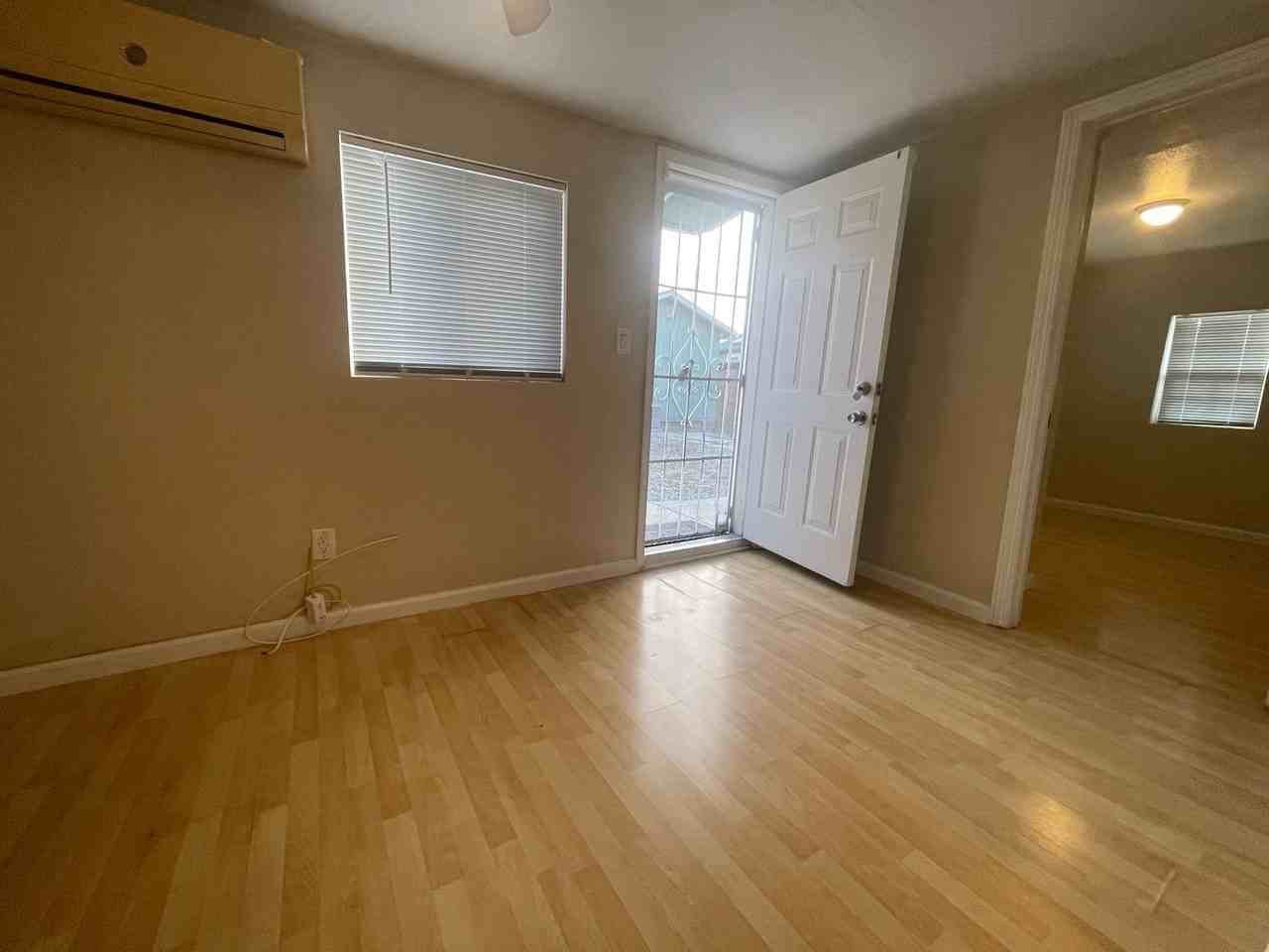 616 1/2 W 16th St - Photo 3 of 14