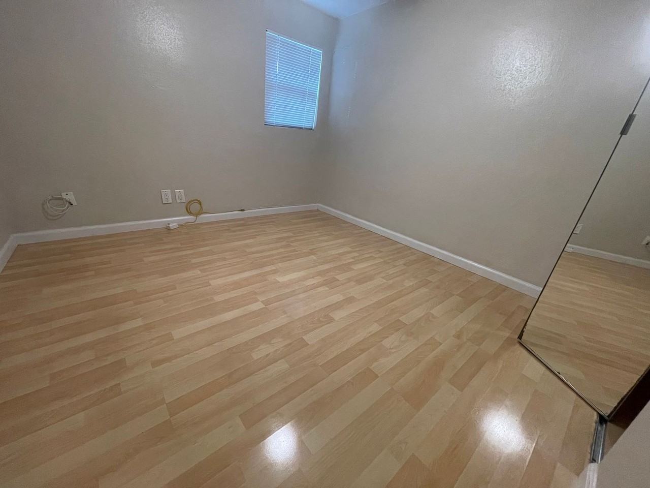 616 1/2 W 16th St - Photo 6 of 14