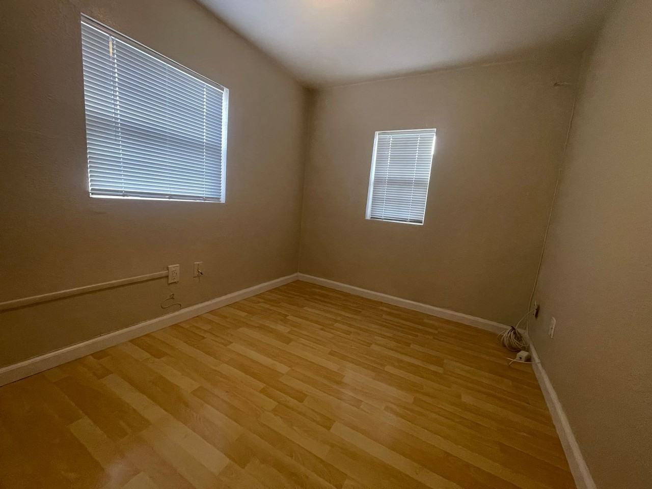 616 1/2 W 16th St - Photo 7 of 14