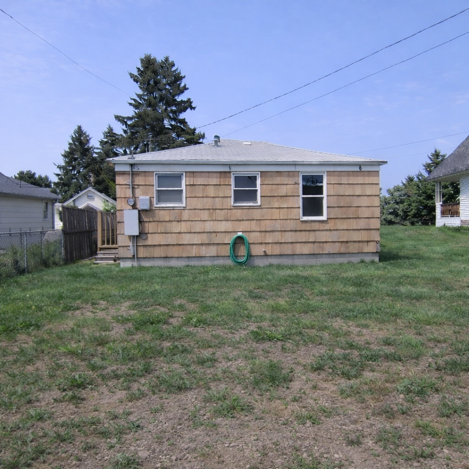 1924 E Courtland Ave - Photo 7 of 9