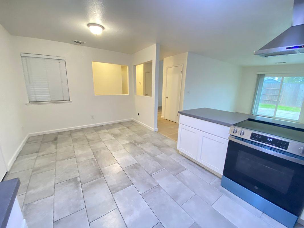 5800 Ehrhardt Ave - Photo 3 of 9