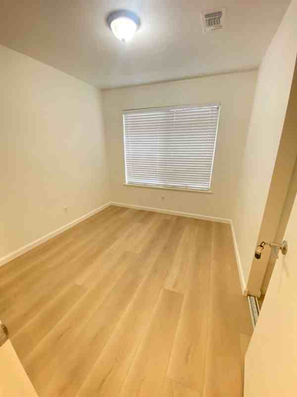 5800 Ehrhardt Ave - Photo 6 of 9