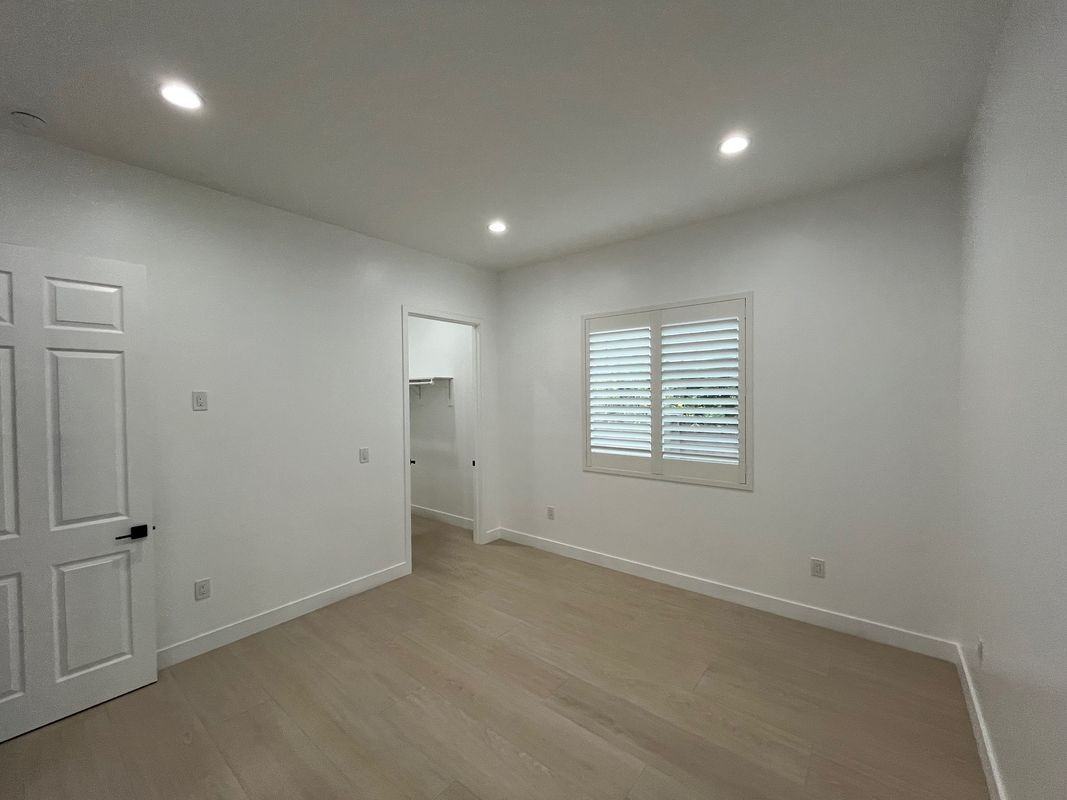 8684 Oasis Ave - Photo 5 of 7