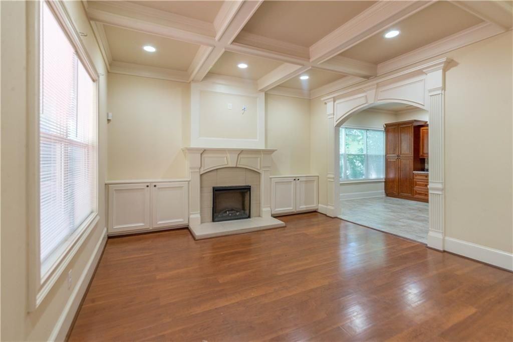 1371A Clermont Ave - Photo 7 of 31