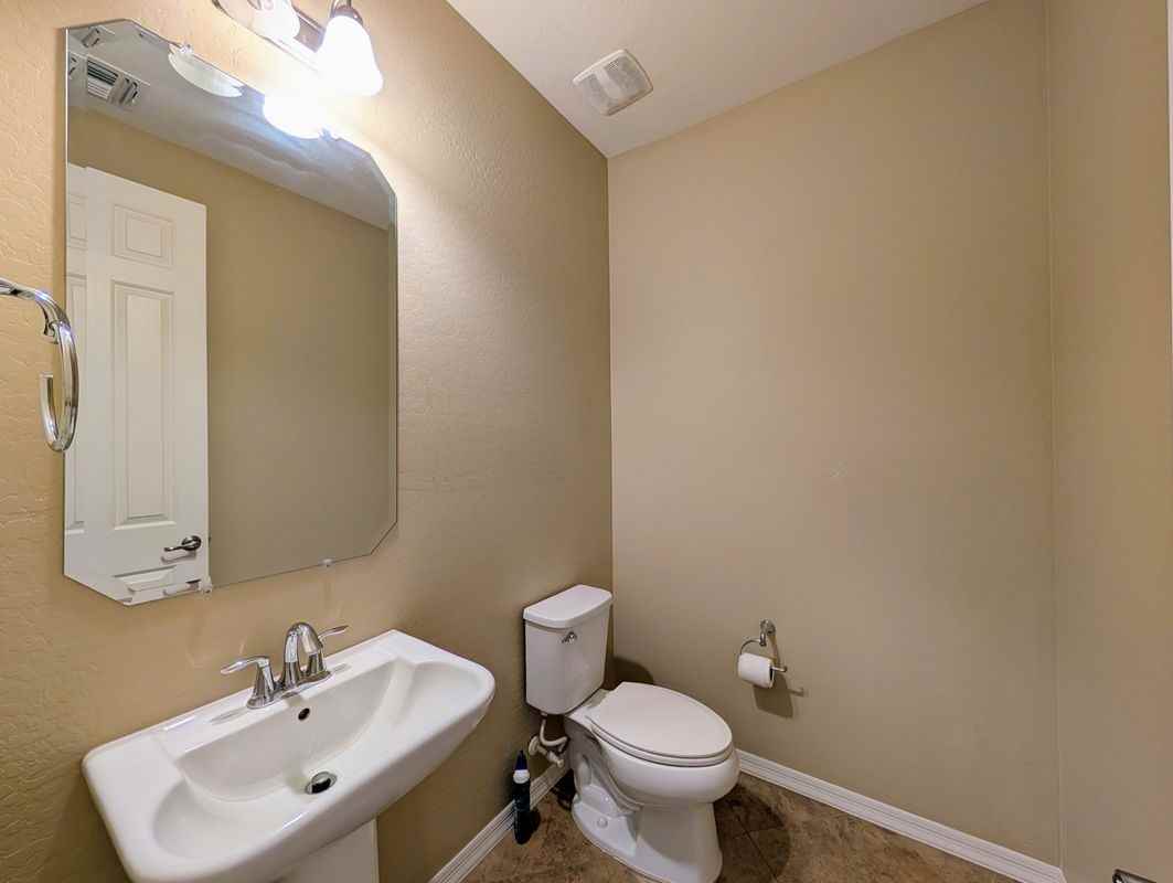 923 S Osborn Ln - Photo 2 of 46