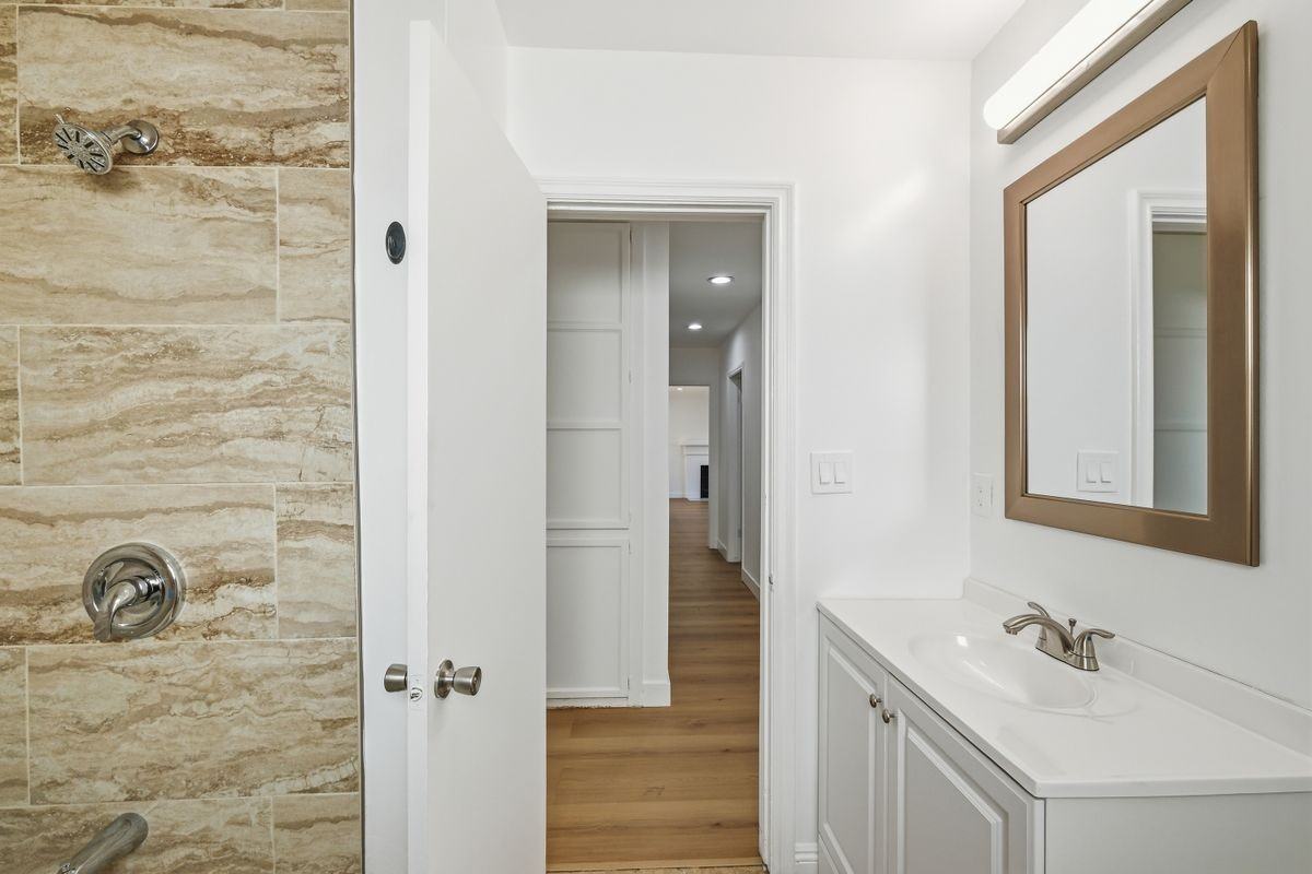 7112 Teesdale Ave - Photo 3 of 23