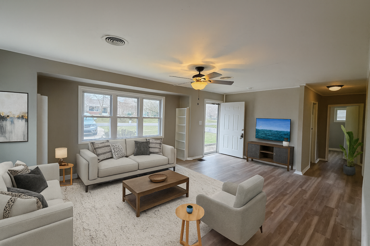 2607 S Virginia St - Photo 2 of 9