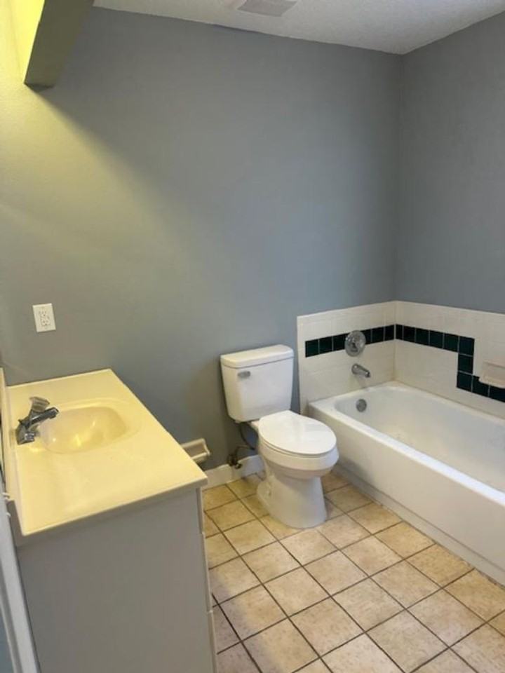 242 Dawn Ct - Photo 3 of 20