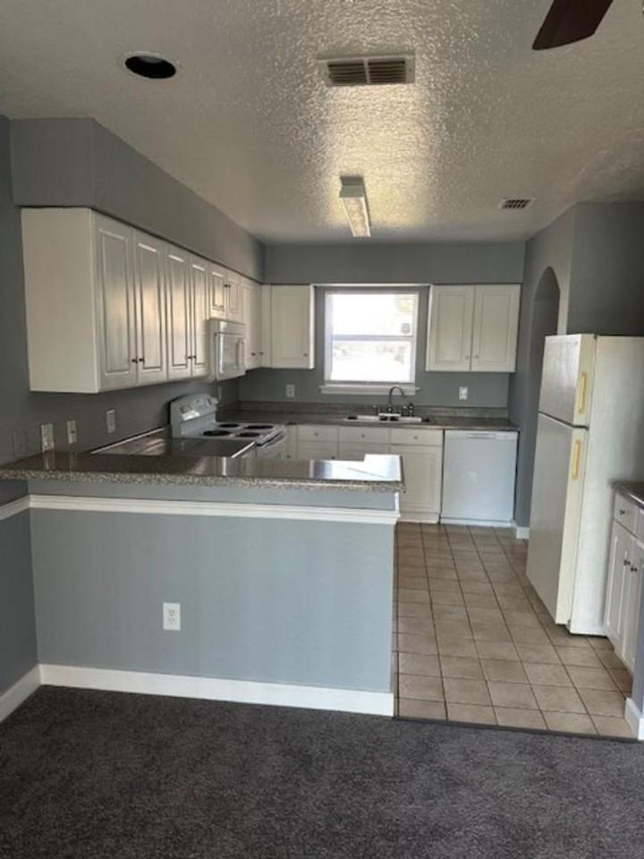 242 Dawn Ct - Photo 4 of 20