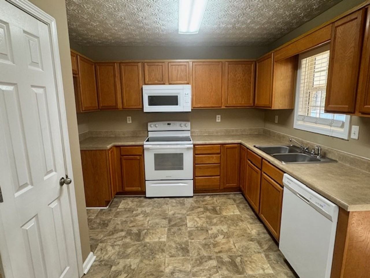 102 Shallow Creek Ln - Photo 3 of 8