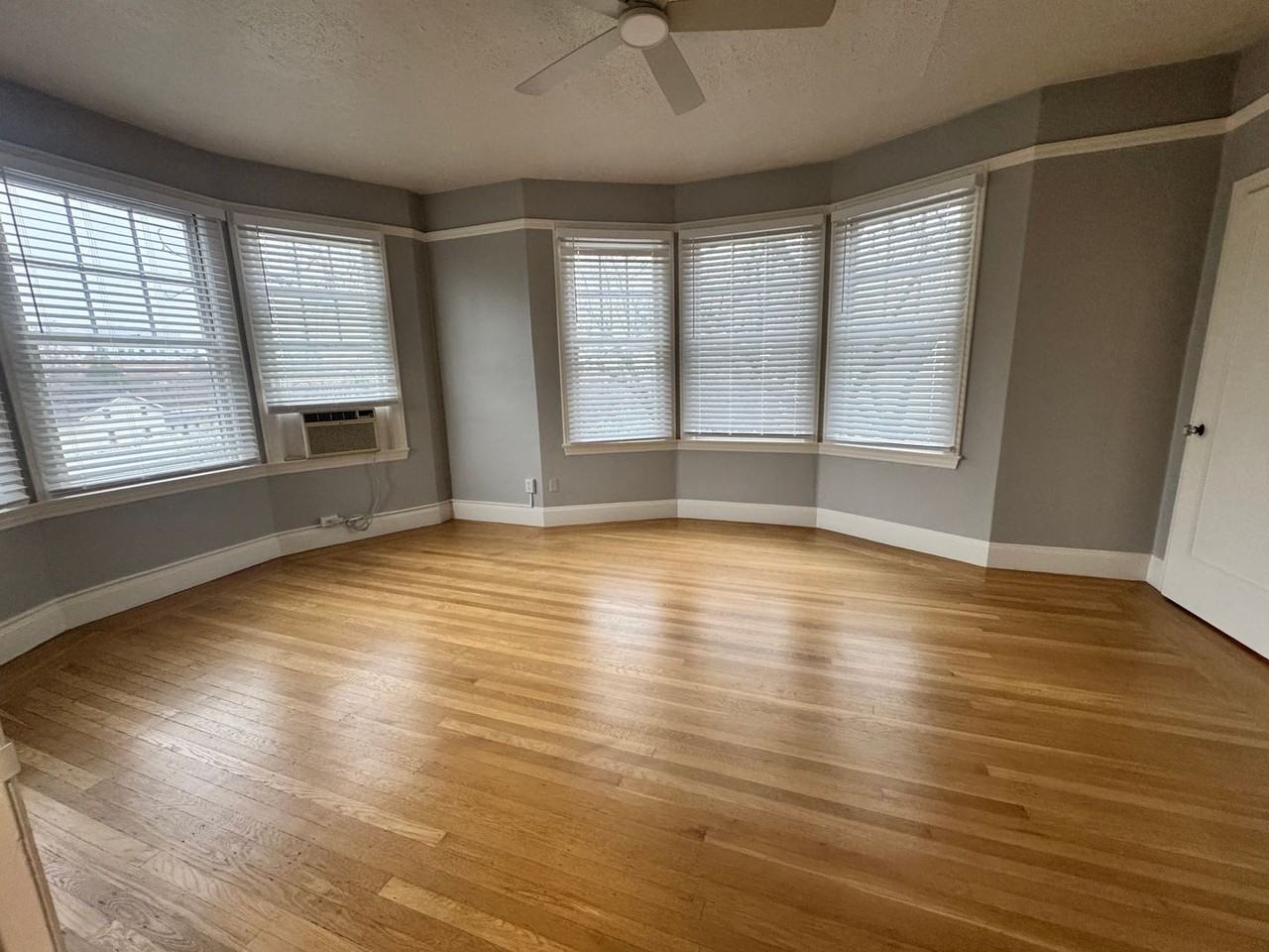 Fortview Apartment - Photo 3 of 17