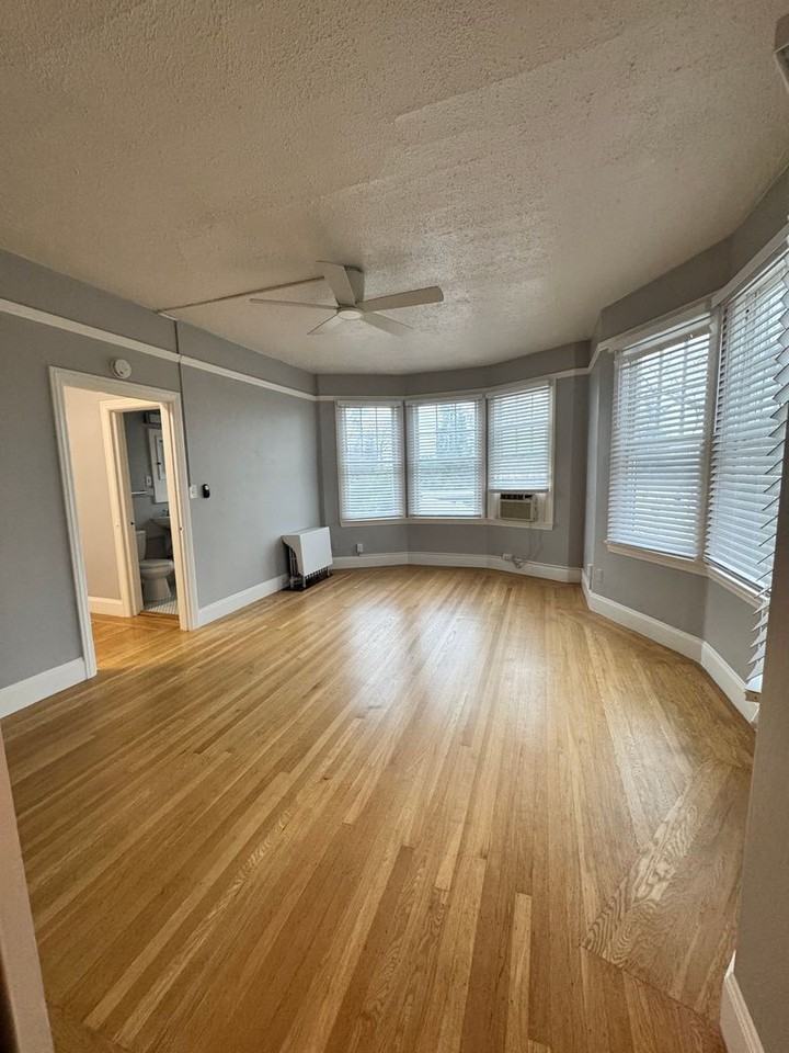 Fortview Apartment - Photo 4 of 17