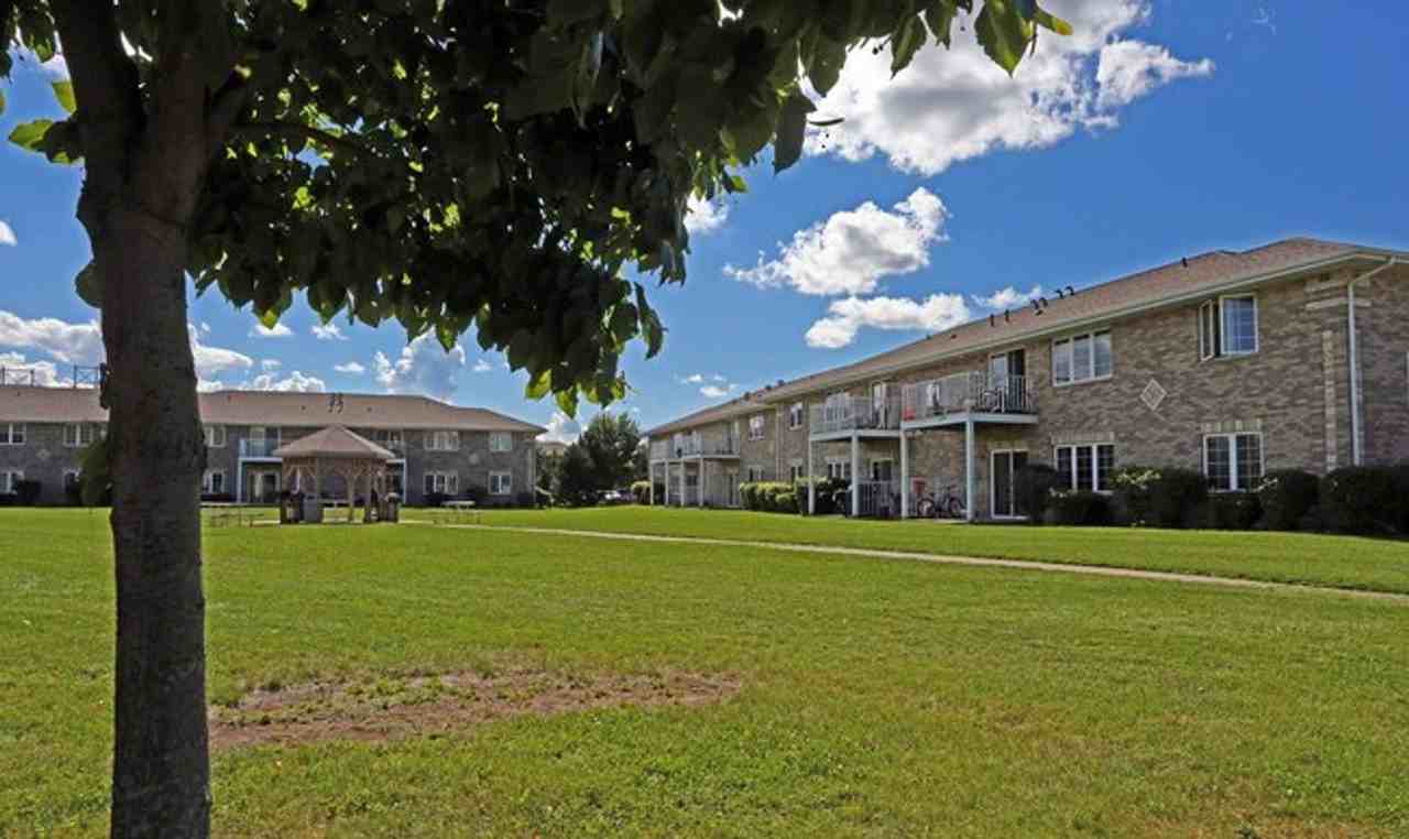 Oshkosh College Housing - Photo 2 of 33