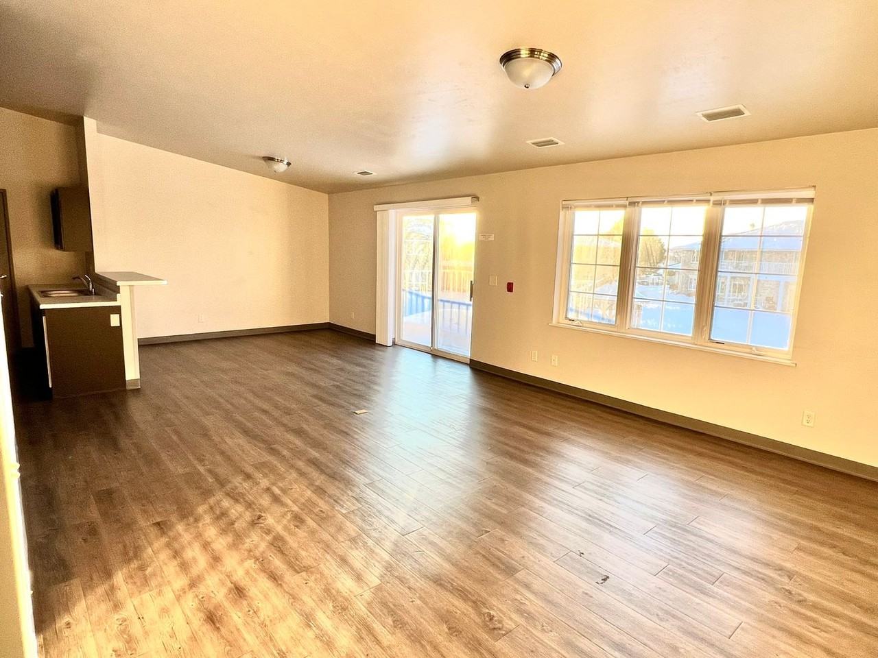 Oshkosh College Housing - Photo 5 of 33