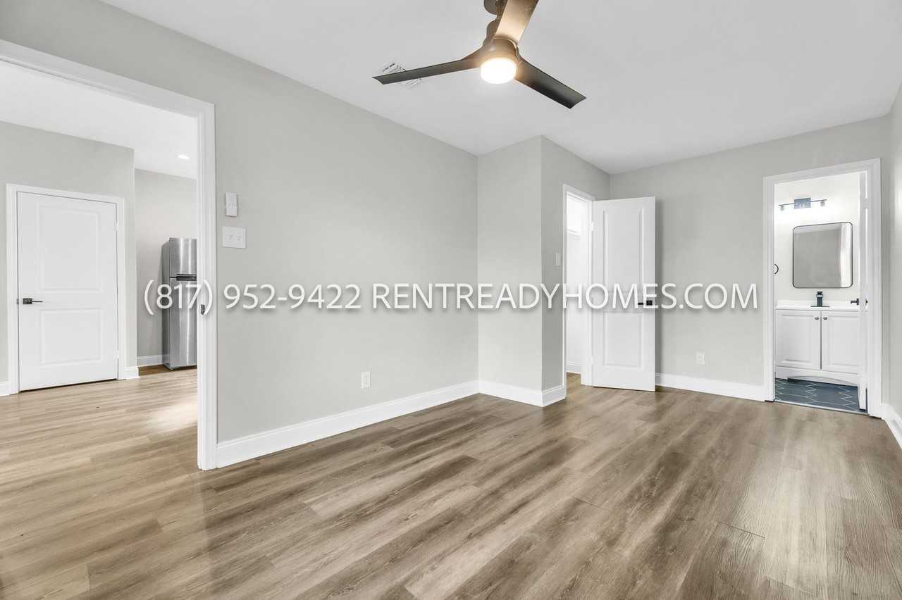 210 S Main St - Photo 4 of 20