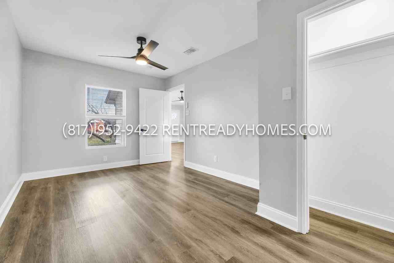 210 S Main St - Photo 5 of 20