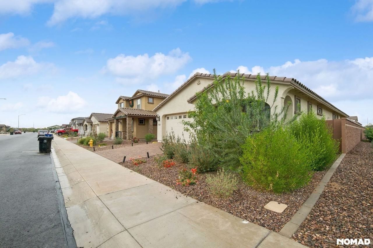 10924 E Texas Ave - Photo 2 of 31