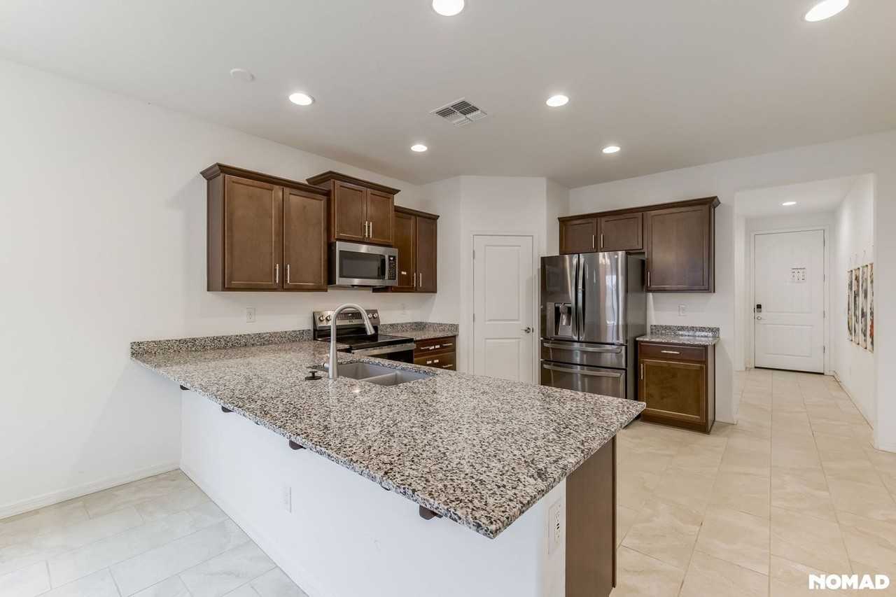 10924 E Texas Ave - Photo 6 of 31