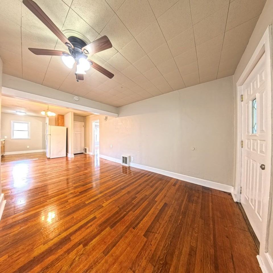 3924 2nd Ave - Photo 3 of 20