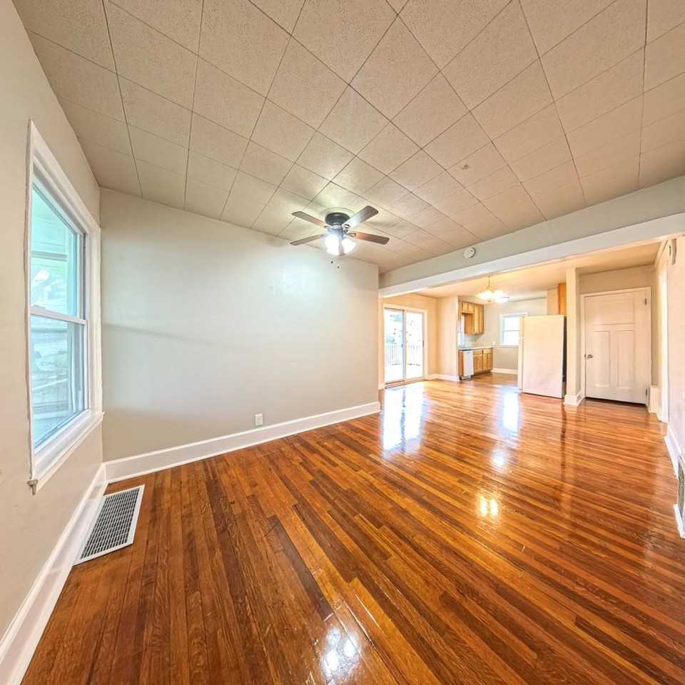 3924 2nd Ave - Photo 6 of 20