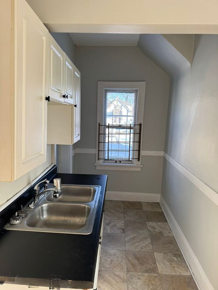 2528 N 23rd St - Photo 4 of 16