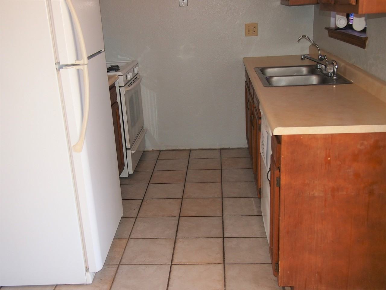 3425 Fayne Ln - Photo 3 of 9