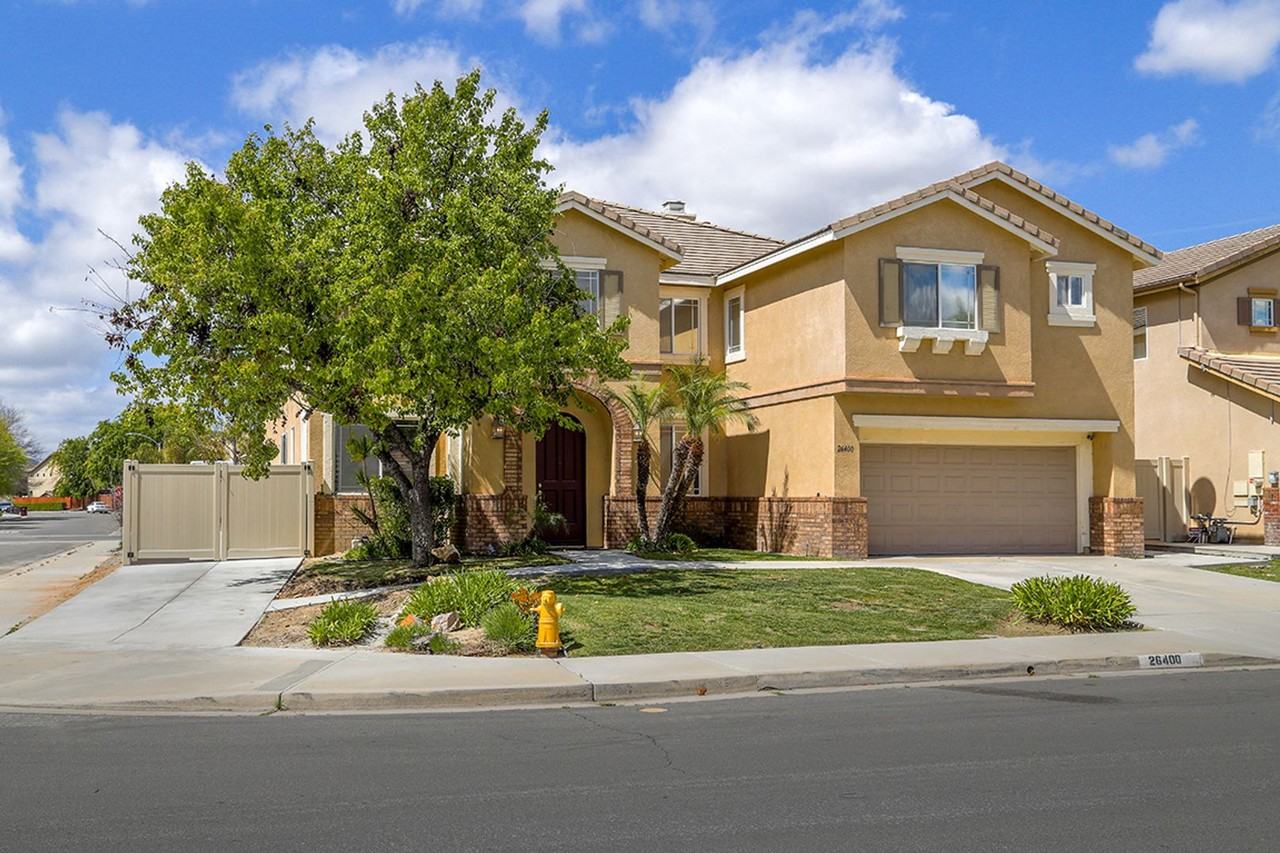 26400 Castle Ln - Photo 2 of 50