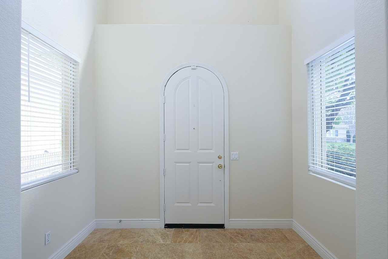 26400 Castle Ln - Photo 6 of 50