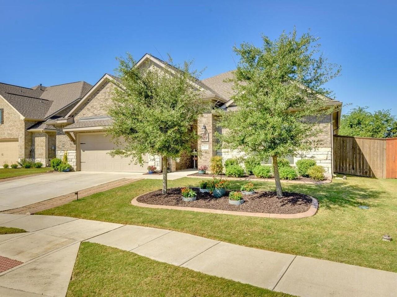 2125 Sauterne Dr - Photo 4 of 37