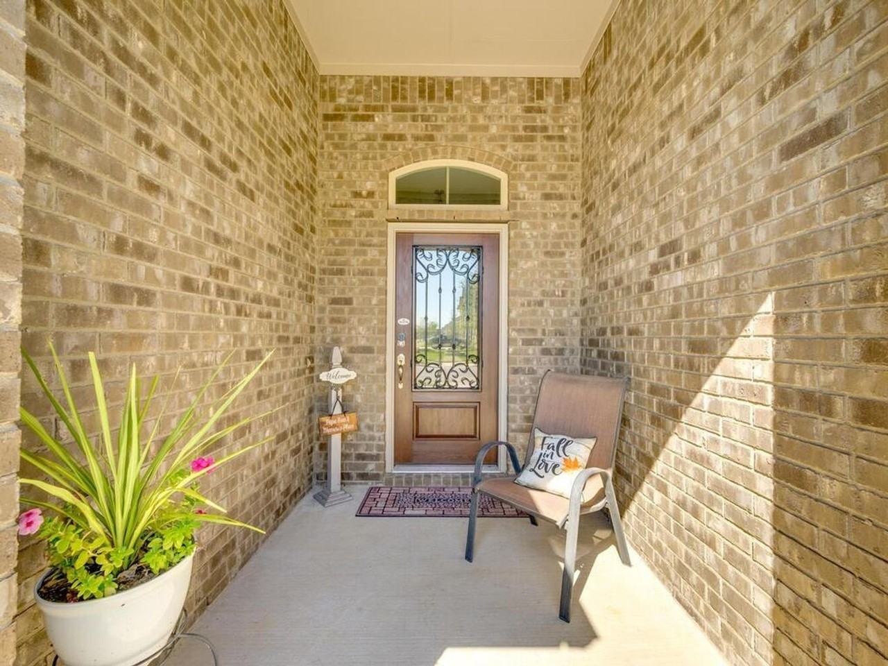 2125 Sauterne Dr - Photo 5 of 37