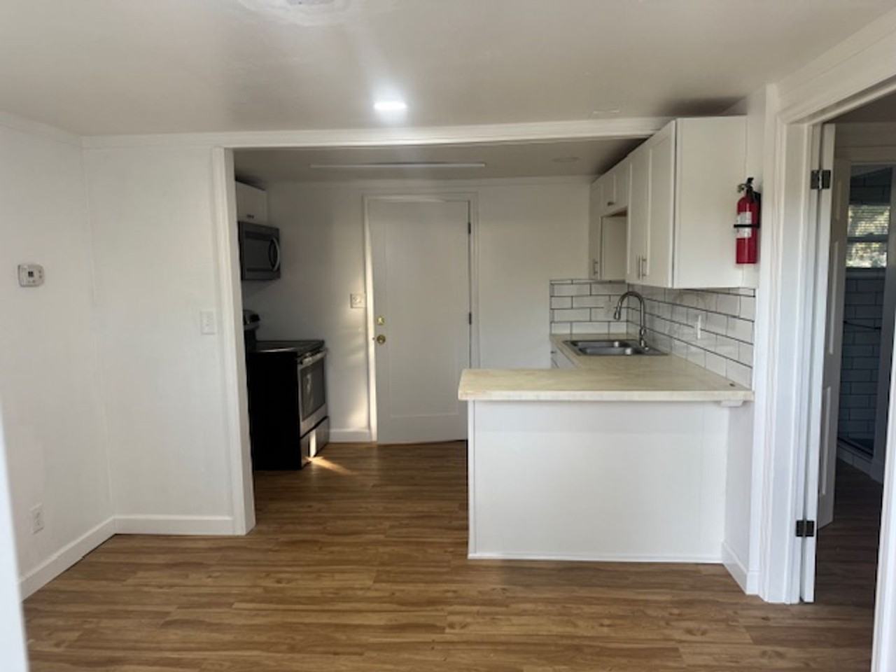 1316 1/2 37th St - Photo 2 of 9