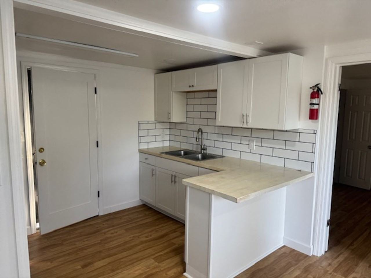 1316 1/2 37th St - Photo 3 of 9