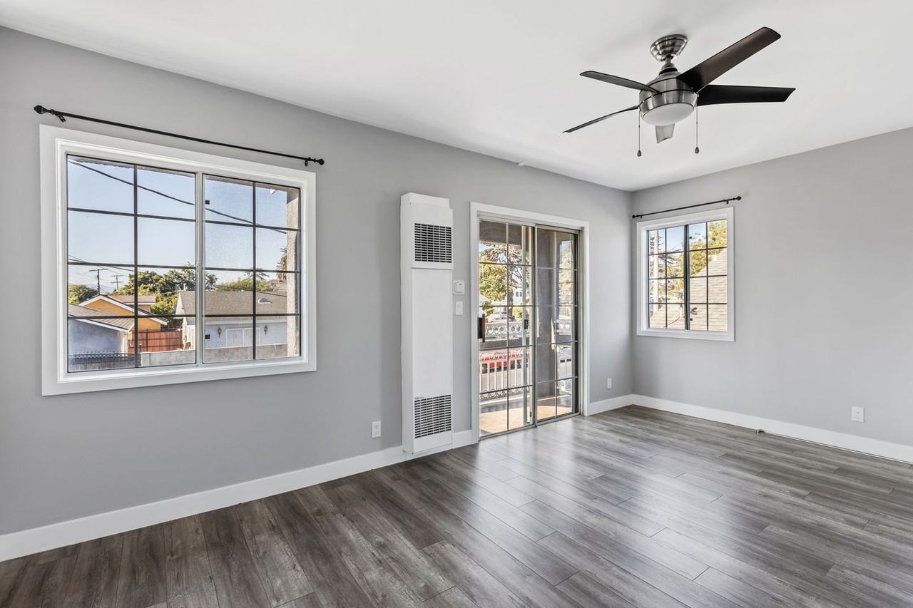 1608 W 42nd Pl - Photo 2 of 14