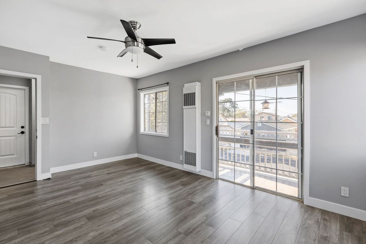 1608 W 42nd Pl - Photo 3 of 14