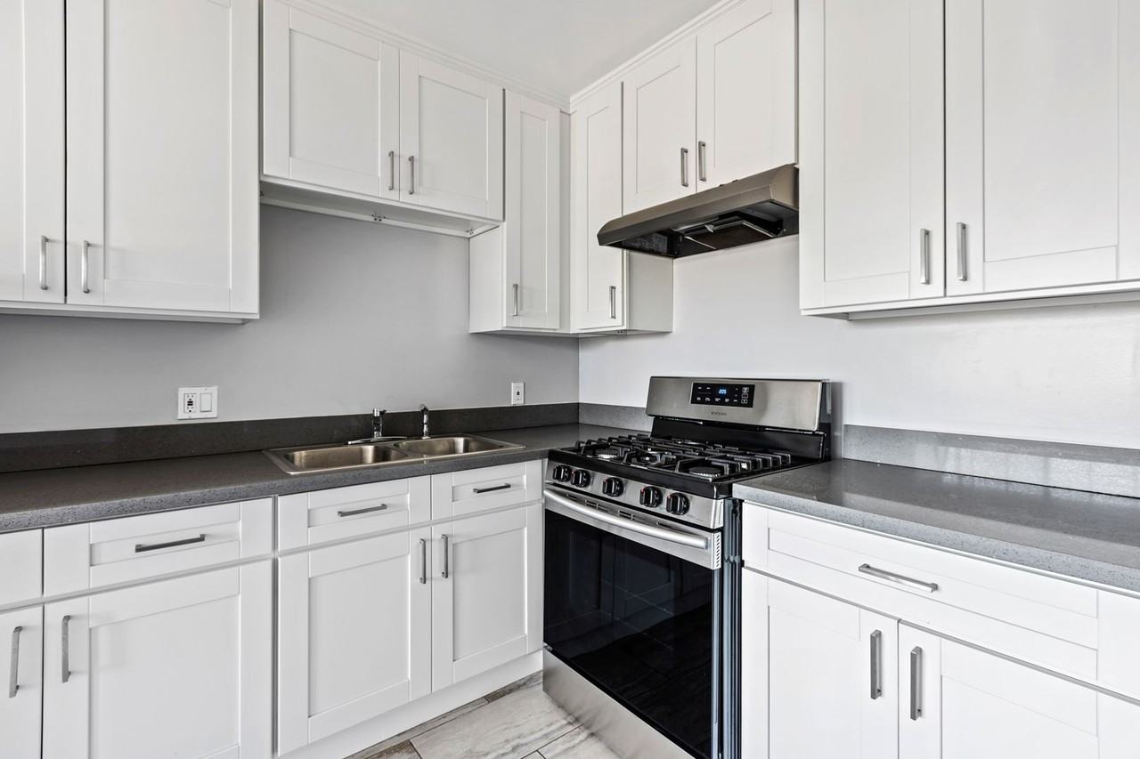 1608 W 42nd Pl - Photo 6 of 14