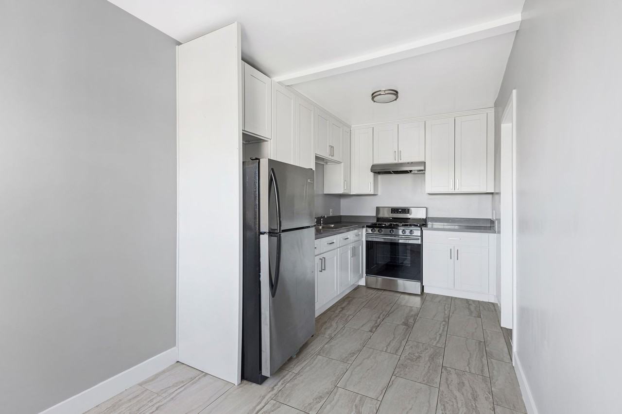 1608 W 42nd Pl - Photo 7 of 14