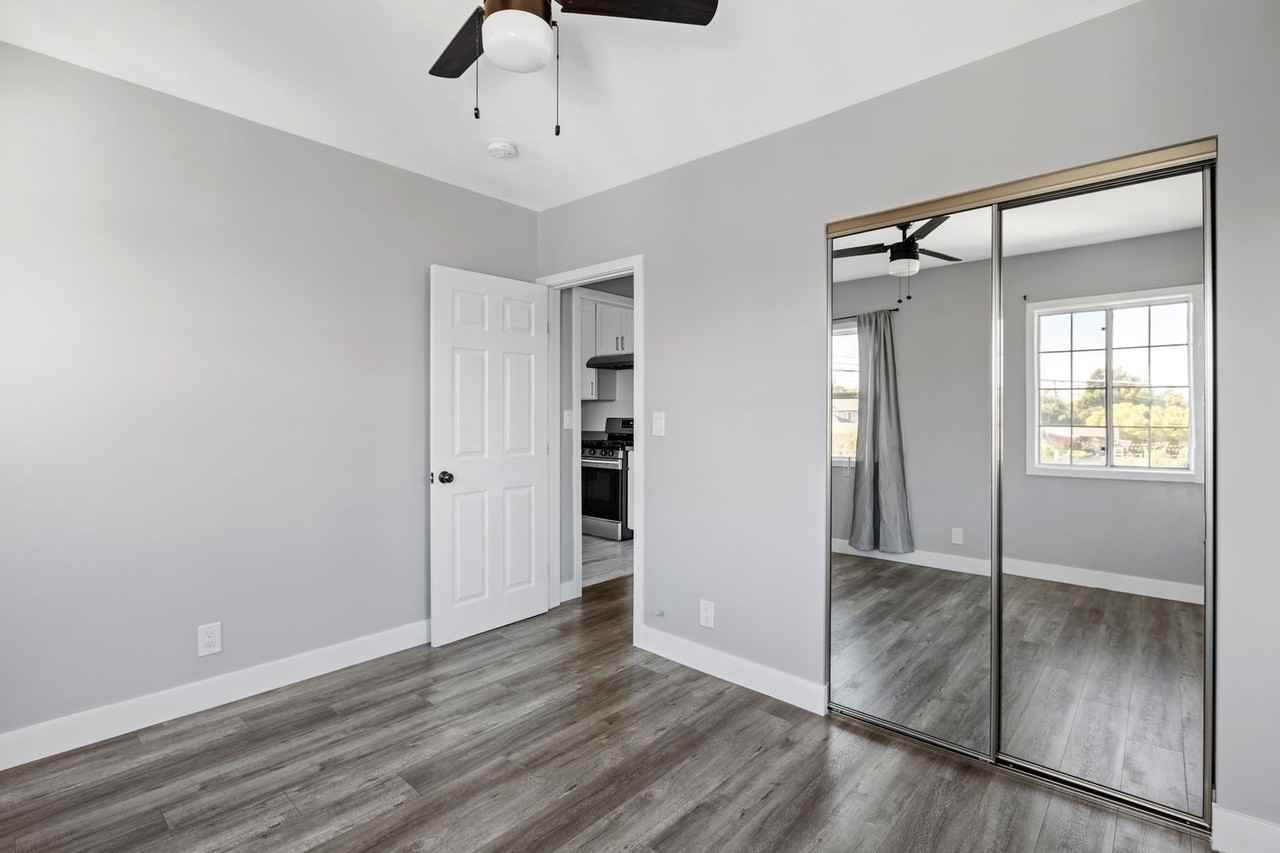 1608 W 42nd Pl - Photo 4 of 14