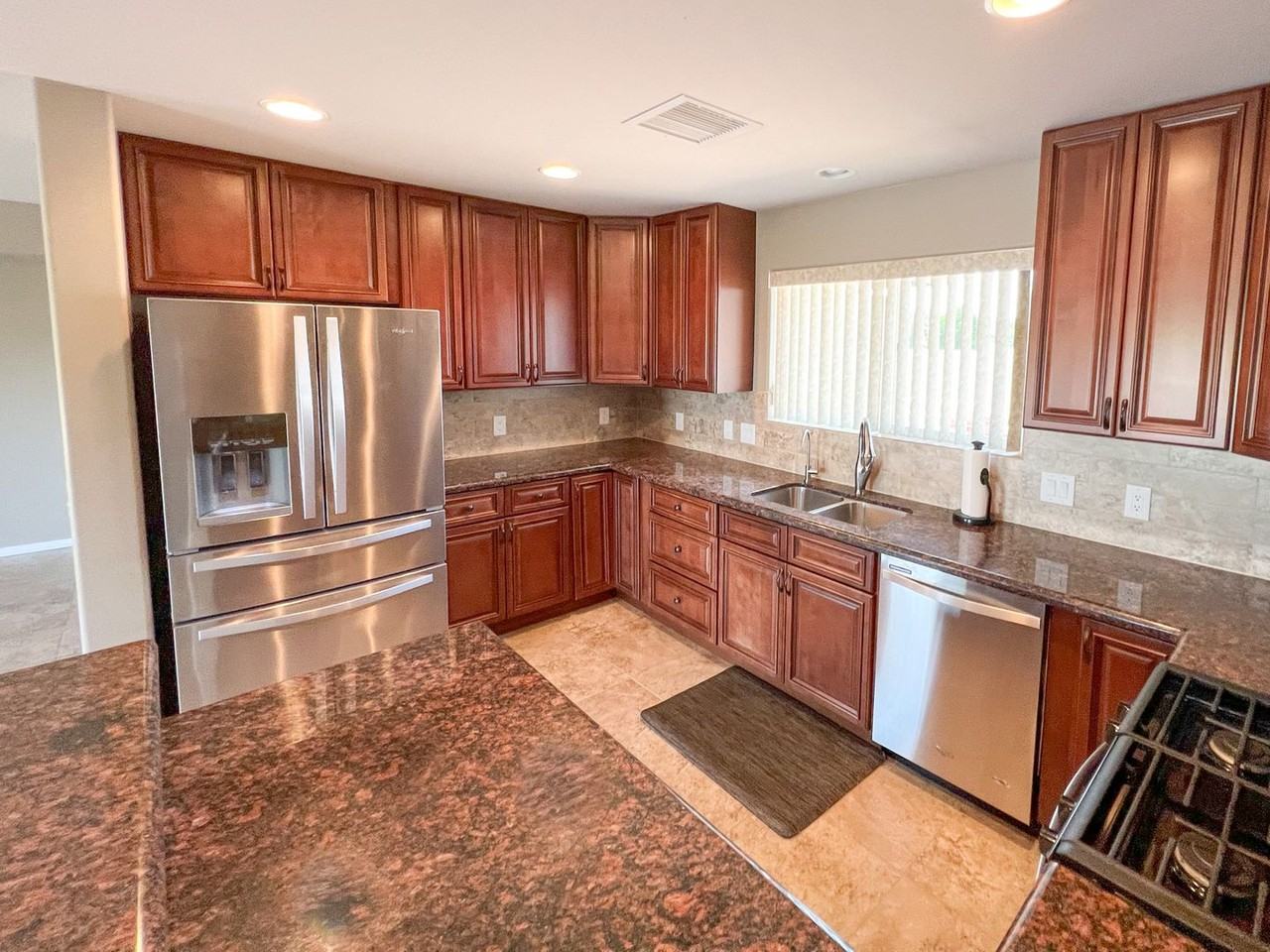 2282 S Eastern Dr - Photo 6 of 22