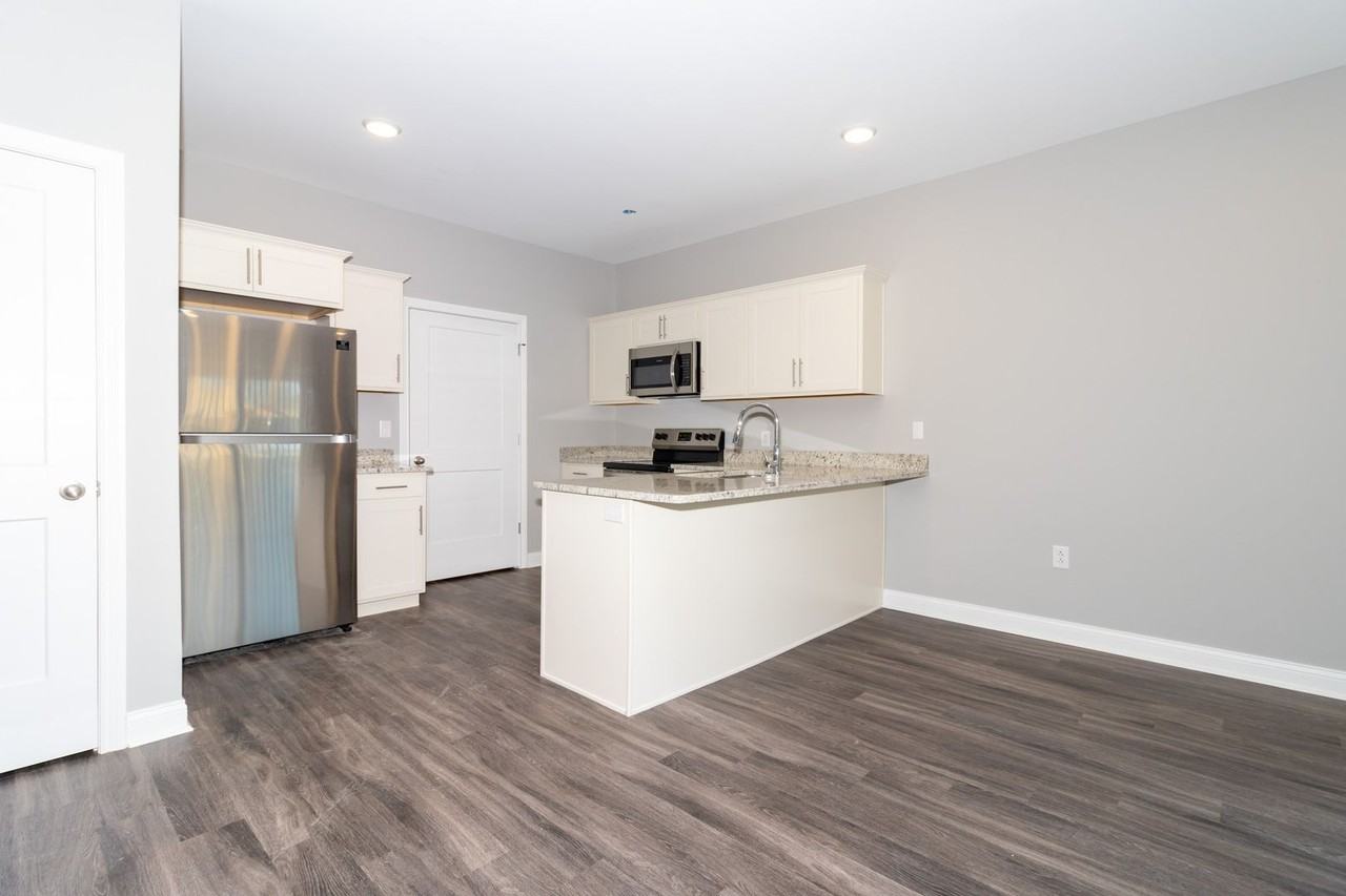 102 Bellbrook Ln - Photo 2 of 18