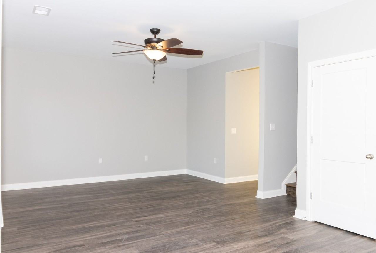 102 Bellbrook Ln - Photo 4 of 18