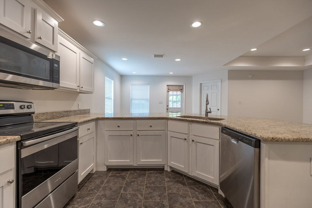 22973 Lance Dr - Photo 3 of 17