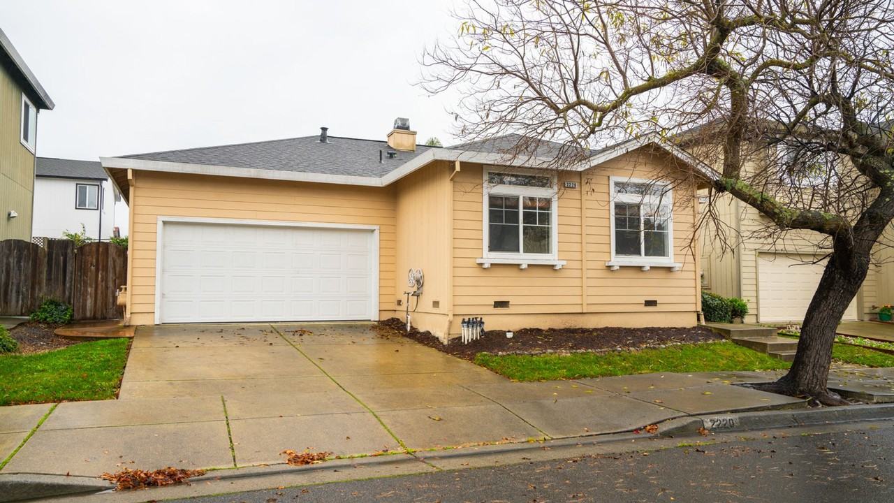 2220 Moldavite Ln - Photo 2 of 17