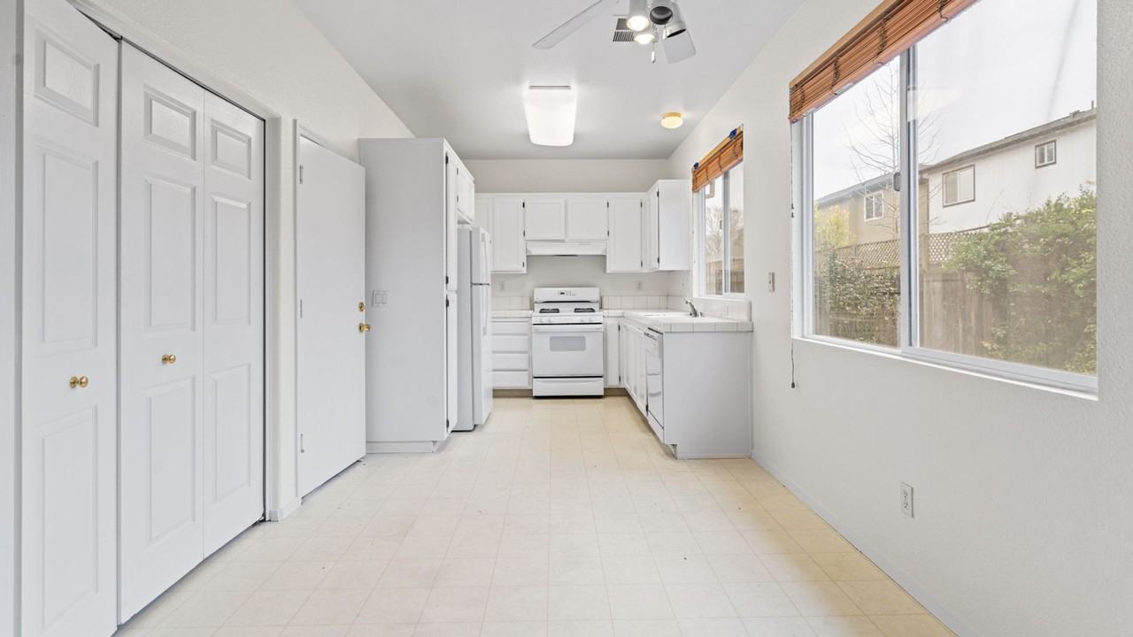 2220 Moldavite Ln - Photo 6 of 17