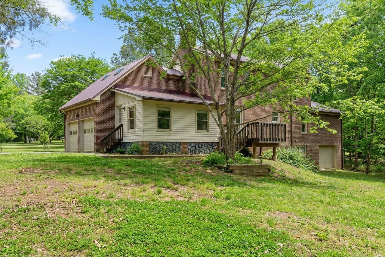 204 Hilltop Rd - Photo 4 of 48