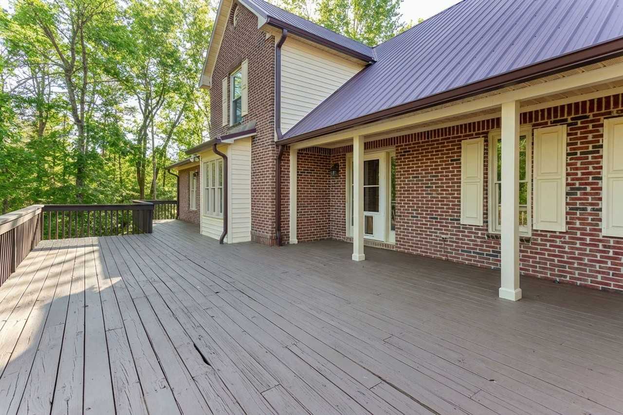 204 Hilltop Rd - Photo 5 of 48