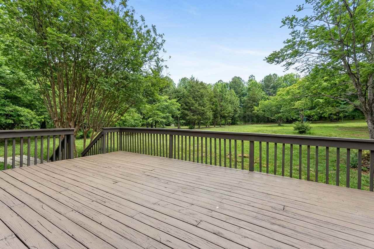 204 Hilltop Rd - Photo 6 of 48