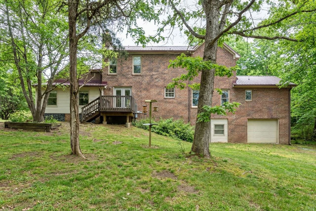 204 Hilltop Rd - Photo 7 of 48