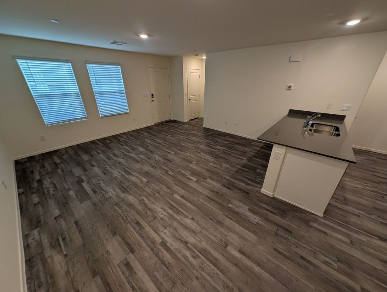 5009 Hunter Mesa Ave - Photo 5 of 24